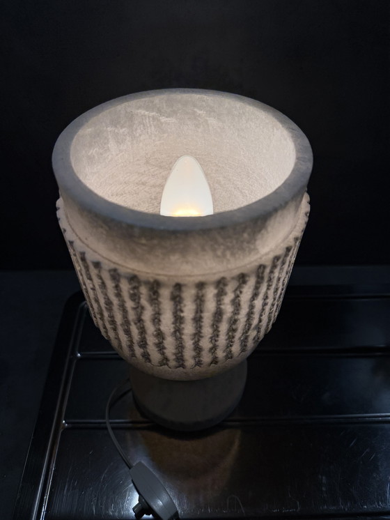 Image 1 of Vintage Tischlampe aus Alabaster – Brutalismus trifft années 70 Eleganz