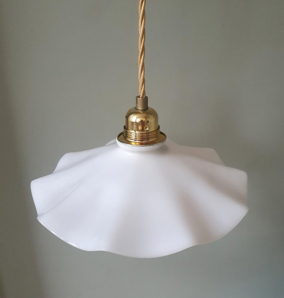 Vintage French Opaline pendant lamp with corrugated shade – Metal (photo 3 of 20)