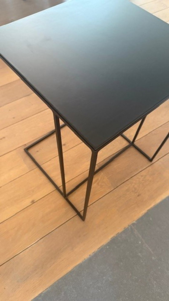 Image 1 of bijzettafel zwart leder Minotti 