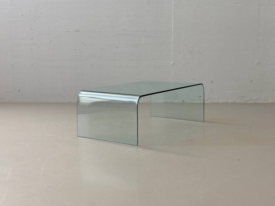 Image 1 of Glazen salontafel van gebogen veiligheidsglas, jaren 70.