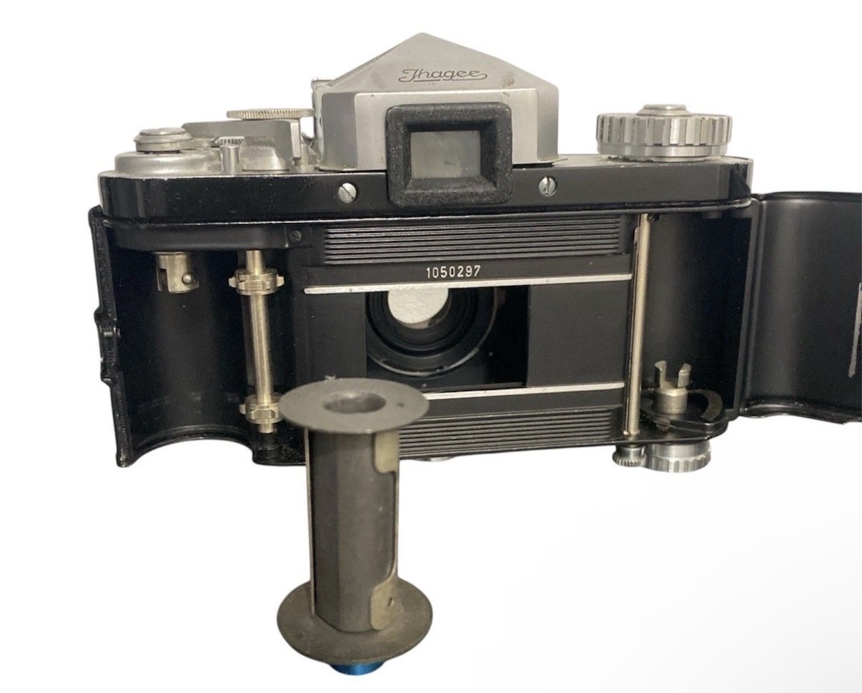 Exakta Varex IIb – Vintage 35mm SLR with Enna Lithagon 35mm f/2.8