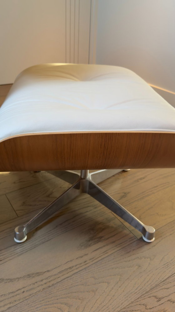 Fauteuil et repose-pieds Vitra Eames en noyer et cuir blanc – Chaises & fauteuils, Leather, Metal (photo 11 of 18)