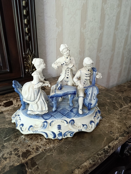 Large Capodimonte Porcelain Figurine Group – beeldhouwkunst (photo 2 of 11)
