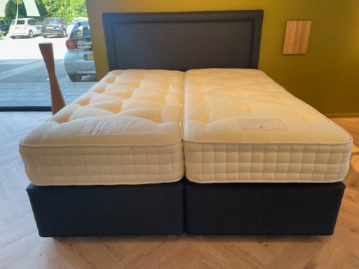 Hypnos box spring incl. headboard 180x210. Please note: mattresses not included.