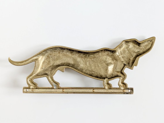 Image 1 of Portachiavi bassotto in ottone vintage, scaffale da parete con ganci del Medioevo