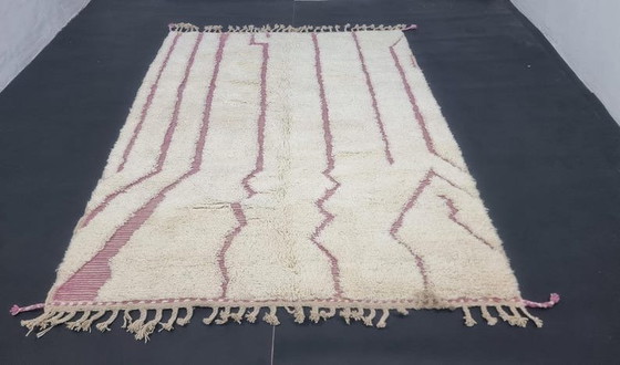 Image 1 of Alfombra marroquí Beni Ourain, tejida a mano con técnicas tradicionales, 140 x 260 cm.
