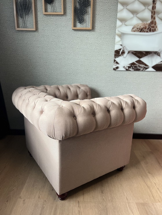 Image 1 of Poltrona Chesterfield Brighton in tessuto – Pitch Sand