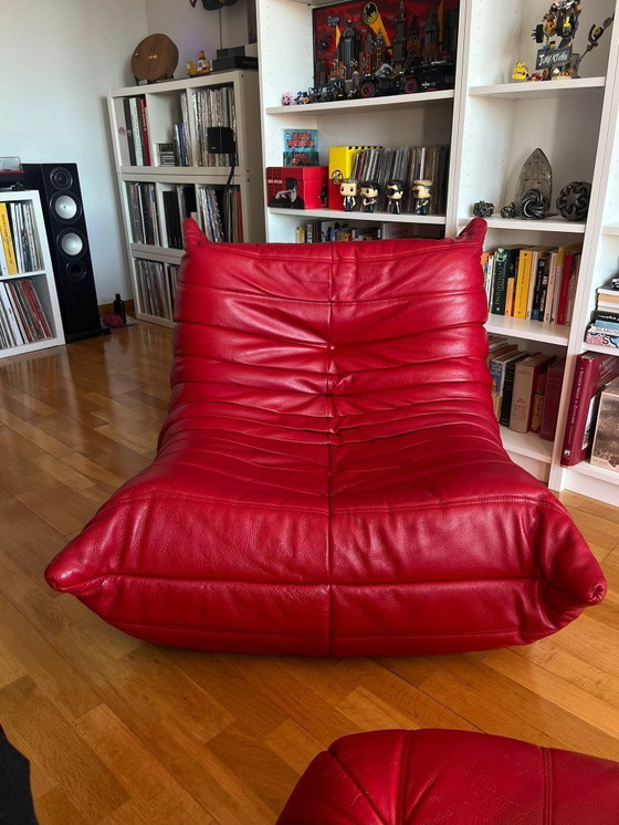 Image 1 of Originele 4-delige TOGO bank van rood leer, ontworpen door Michel Ducaroy voor Ligne Roset.