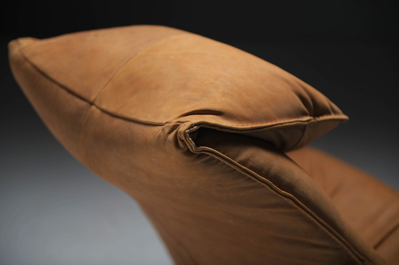 Image 1 of Chaise longue pivotante Delantra en cuir cognac par Gerard van den Berg pour Montis