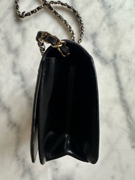 Image 1 of Portefeuille Chanel noir à chaîne