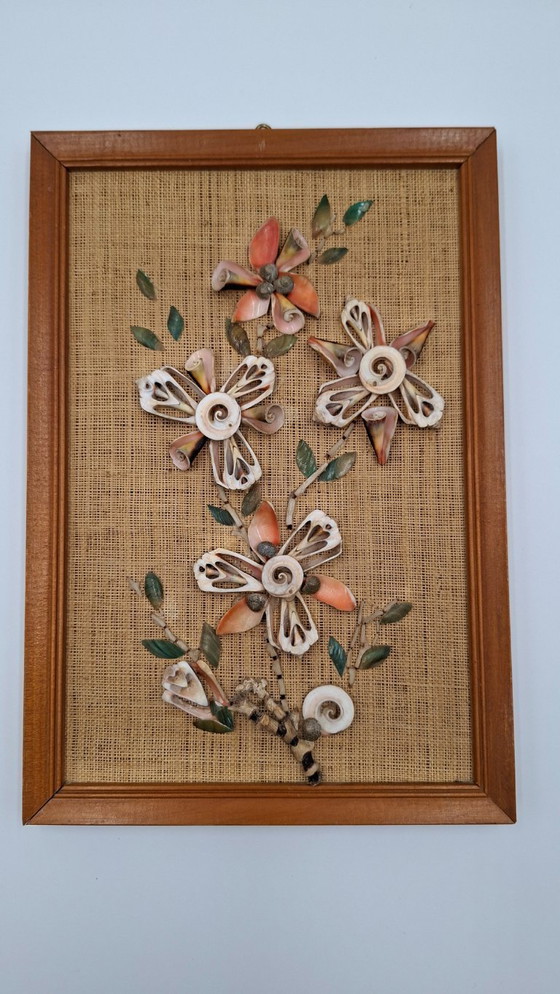 Image 1 of Dipinto di conchiglie d'epoca su tela di iuta