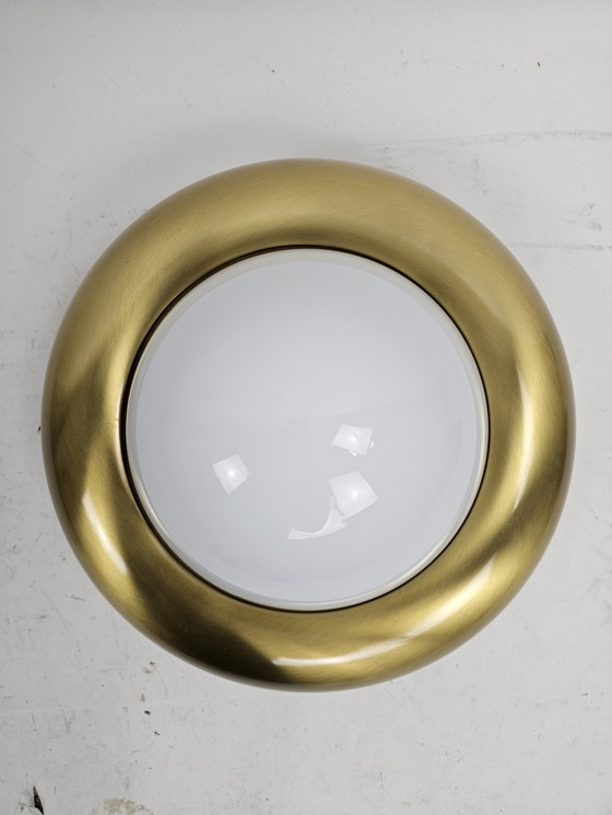 Image 1 of Lámpara de pared o de techo fabricada en latón Valenti y cristal esmerilado.