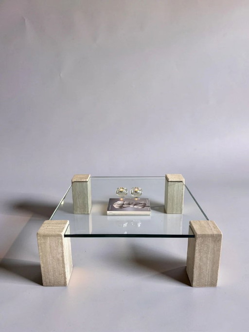 table basse en verre et travertin