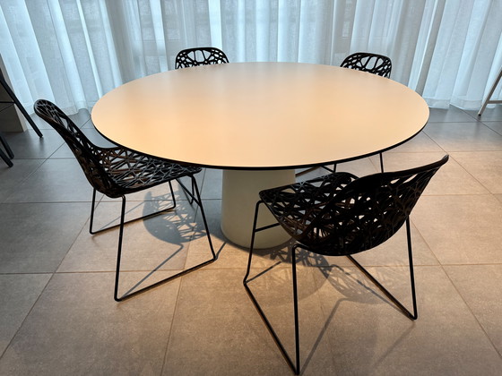 Image 1 of Mesa contenedor Moooi de 140 cm