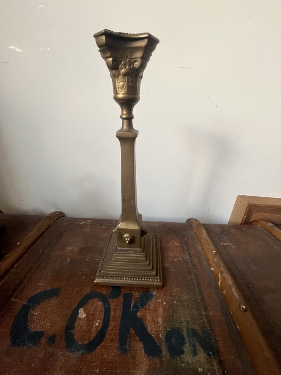 Image 1 of Antiker Kerzenleuchter mit Löwenkopf