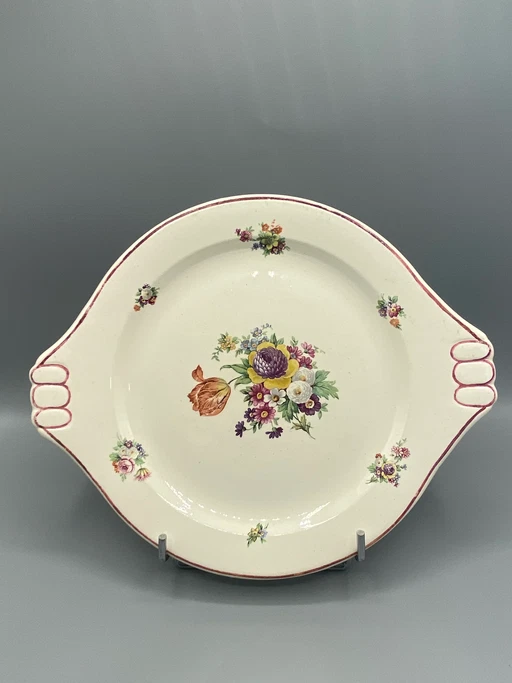 Piatto in terracotta con alette, decorazione floreale policroma, B. Charbonnier Salins – decoratieve objecten