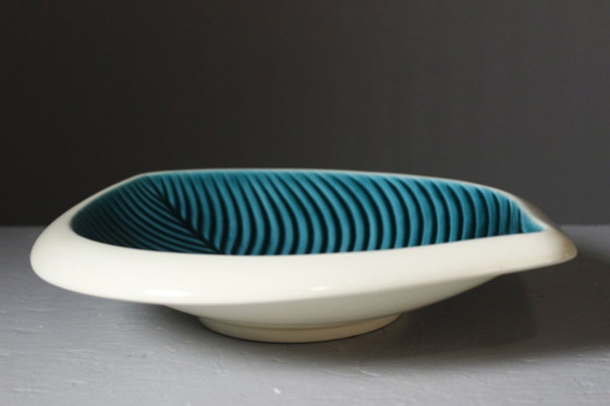 Image 1 of Verceram France - Large fruit bowl in the shape of a leaf, 1950s design