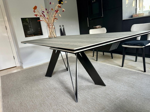 Table à manger New Roche Bobois