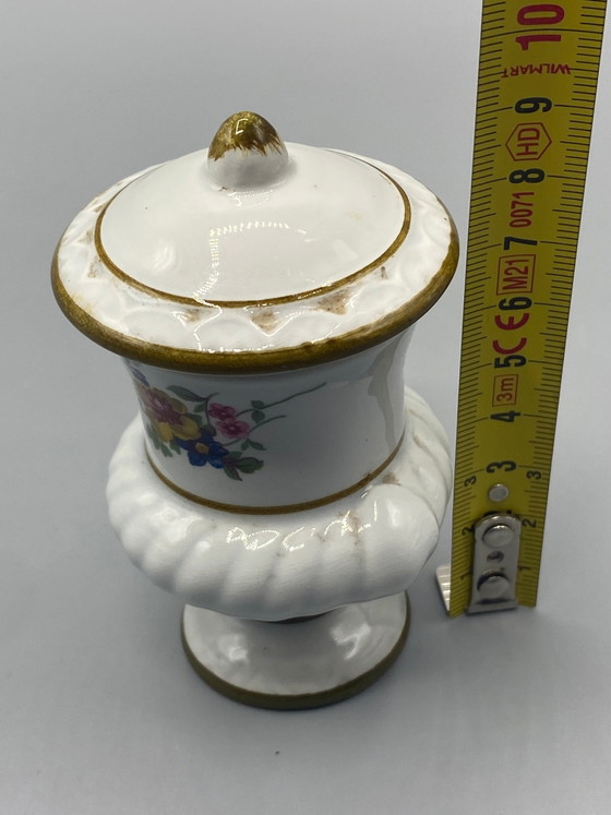 Petit pot Kerafina à couvercle – Porcelaine bavaroise, fleurs et dorure – Objets déco, Gold, Rococo (photo 7 of 7)