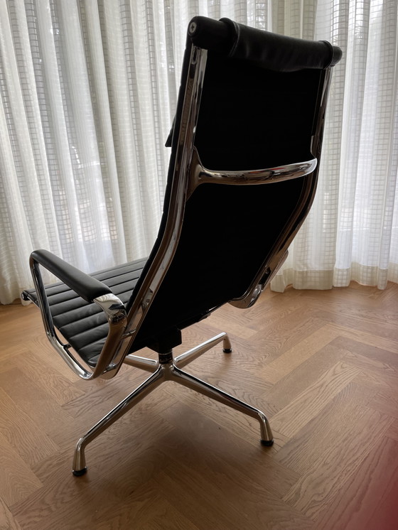 Image 1 of Vitra Eames Ea124 Leather / Chrome