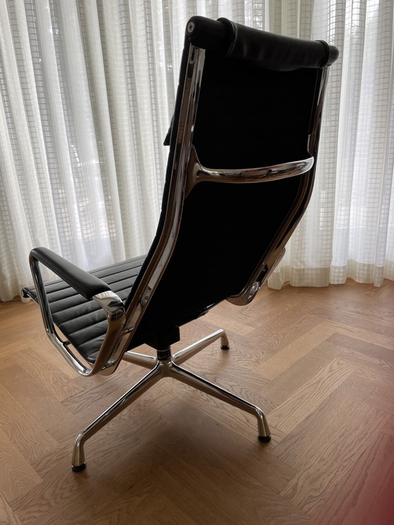 Image 1 of Vitra Eames EA124 Cuero/Cromo