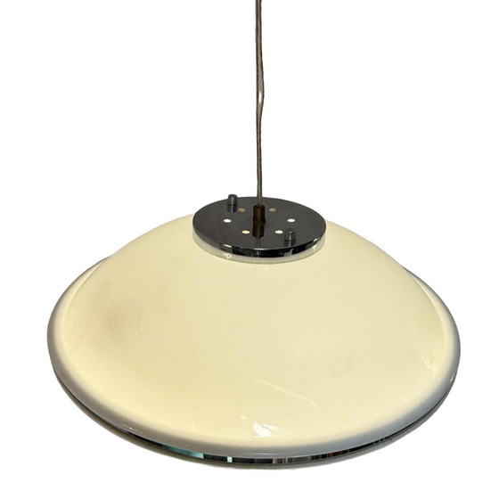 Image 1 of Lampada a sospensione modello - Acrilico bianco Design Space Age / Anni '70 italiano - Nello stile di Guzzini