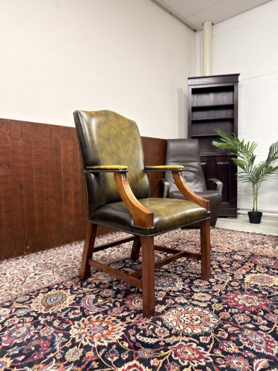 Set Klassische Englische Chesterfield President Stühle – Esszimmerstühle, Leather, Wood (photo 12 of 12)