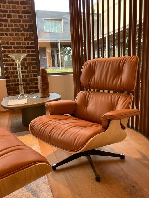 salon eames + ottoman vitra