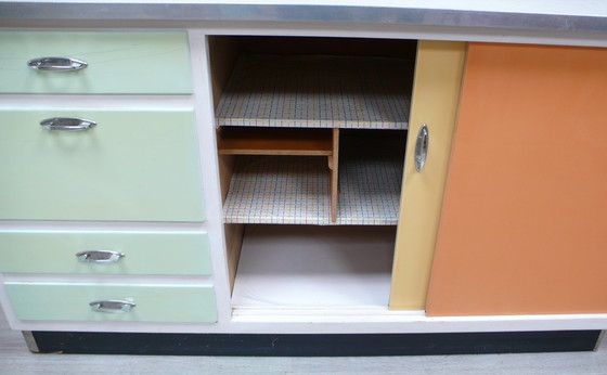 Image 1 of 50er Küchenschrank mit Schiebetüren + Schubladen in bunten Farben, Vollholz, original Zustand