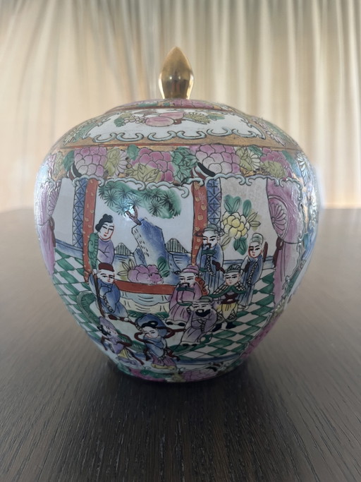 Large Japanese hand-painted Kutani ginger jar with lid & wooden base | 27 cm