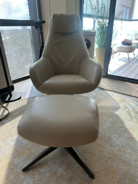 Image 1 of À vendre : Fauteuil Luxury Spot + ottoman assorti (très bon état)