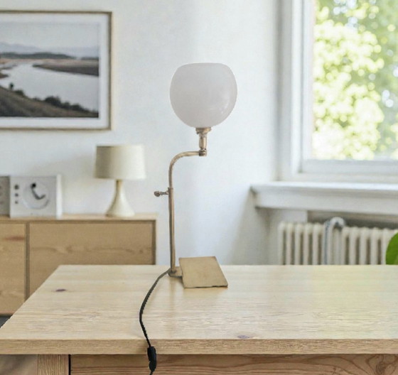 Image 1 of Lampe ancienne Laiton & Opaline - Travail moderniste années 40