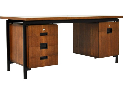 Houten en metalen bureau van Cees Braakman voor Pastoe, 1960