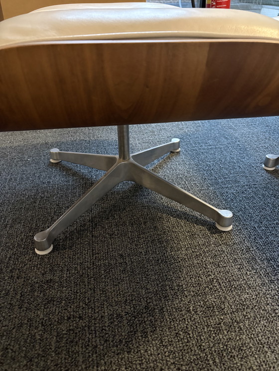 Image 1 of Lounge chair