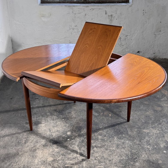 G-Plan Round Extendable Teak Dining Table, 1960s – Wood (photo 7 of 20)