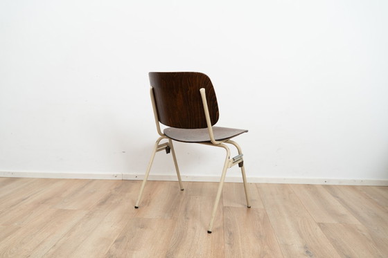 Image 1 of Chaises d'école par Marko