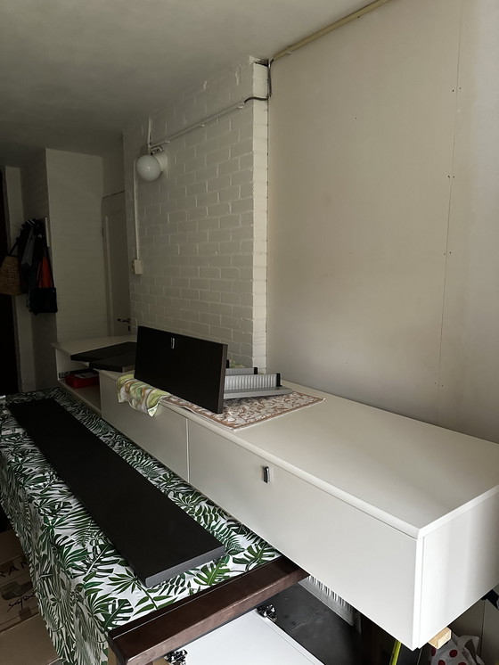 Image 1 of Interstar TV-Wandschrank in Cremeweiß und Dunkelbraun