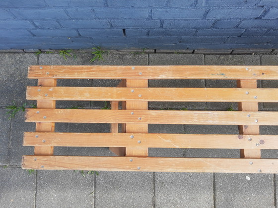 Image 1 of Wunderschöner antiker hölzerner Schulschreibtisch mit Lattenrost, 250 cm lang, Mid-Century