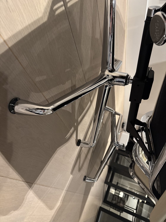 Image 1 of Charles Eames stoelen vitra 2 stuks