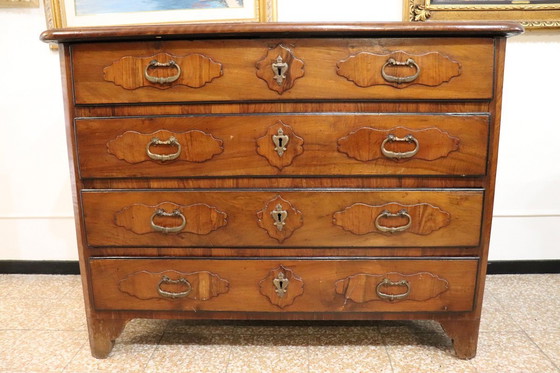 Image 1 of Cómoda antigua de nogal, restaurada, Italia, siglo XVII