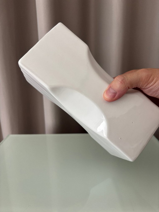 Vintage Sculptural White Ceramic Vase | Postmodern / Memphis Style – vazen (photo 2 of 8)