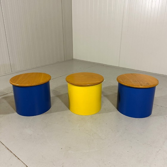 Image 1 of Tables d'appoint et tabourets colorés des années 1980
