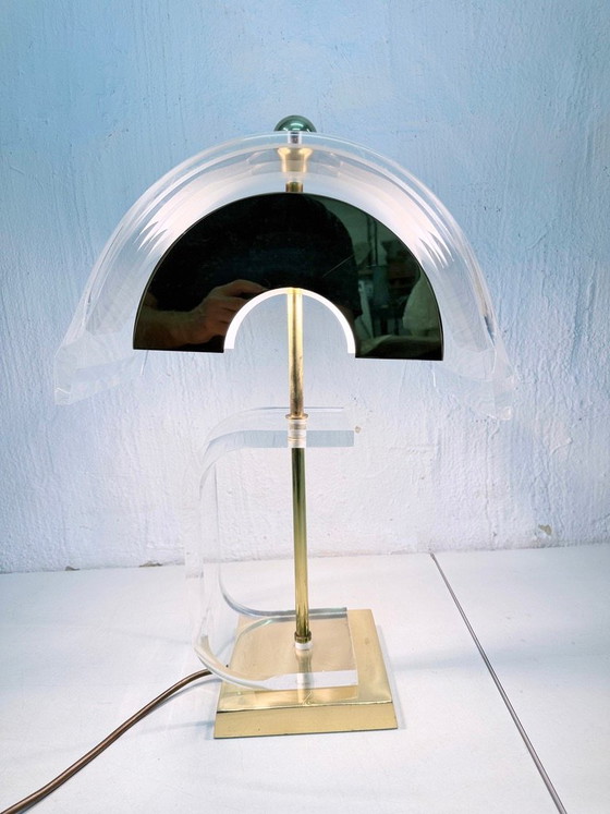 Lampe de table de style Hollywood Regency en acrylique et métal plaqué or, design années 70/80 – Plexiglass (photo 2 of 15)