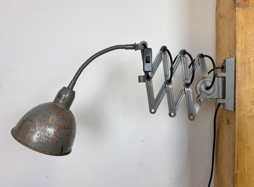 Lámpara de pared industrial gris tipo tijera de Elektroinstala, década de 1960