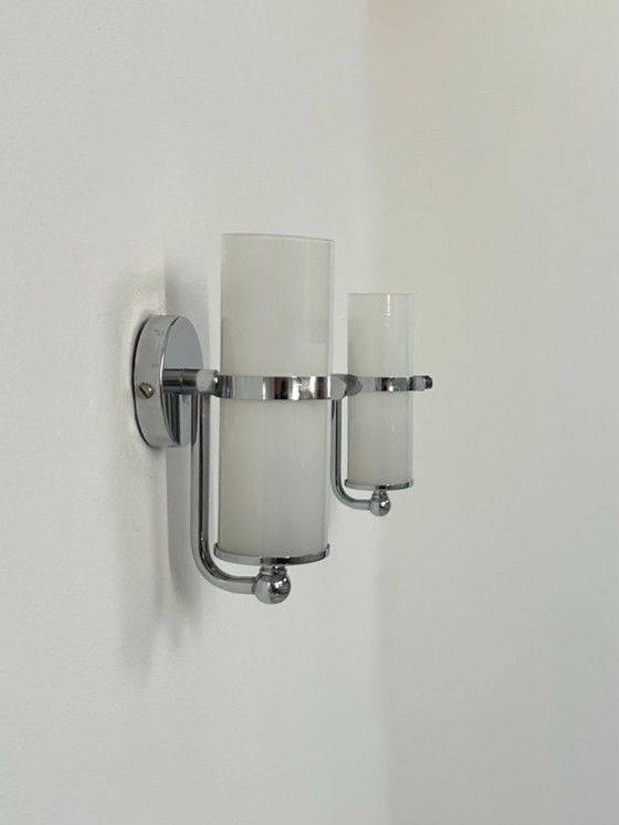 Image 1 of Een paar vintage wandlampen, chroom en opaalglas, Frankrijk, 1970.