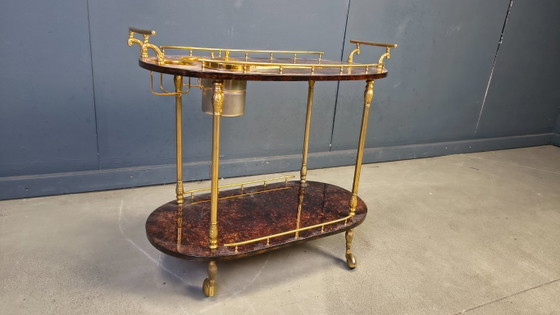 Image 1 of Carrito de bar italiano de piel de cabra lacada/pergamino, diseñado por Aldo Tura en la década de 1960.