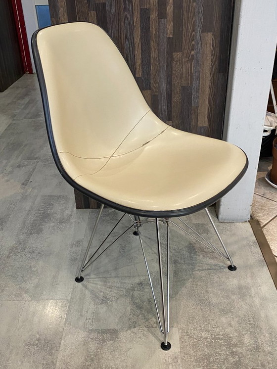 Image 1 of Off-white Eames Herman Miller vintage 50s 60s 70s fiberglass vinyl chair