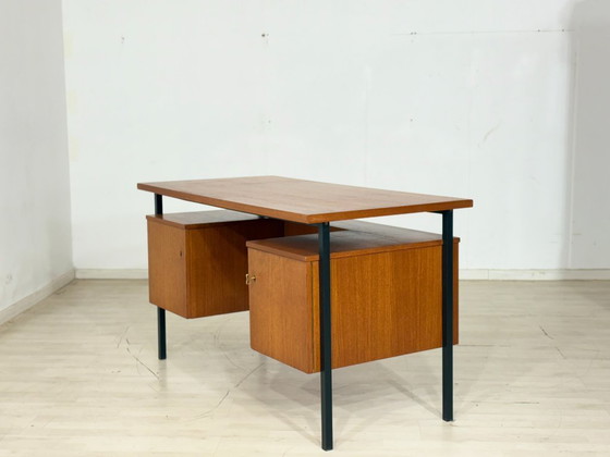 Image 1 of Mid-Century Danish Teak-Schreibtisch mit Metallgestell / Bürotisch / 60er Jahre