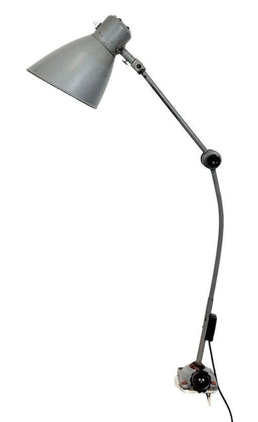 Grande lampada da tavolo industriale grigia da officina, anni '60