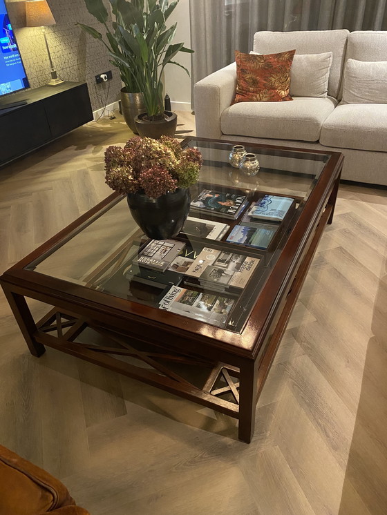 Image 1 of Grote Notenhouten salontafel